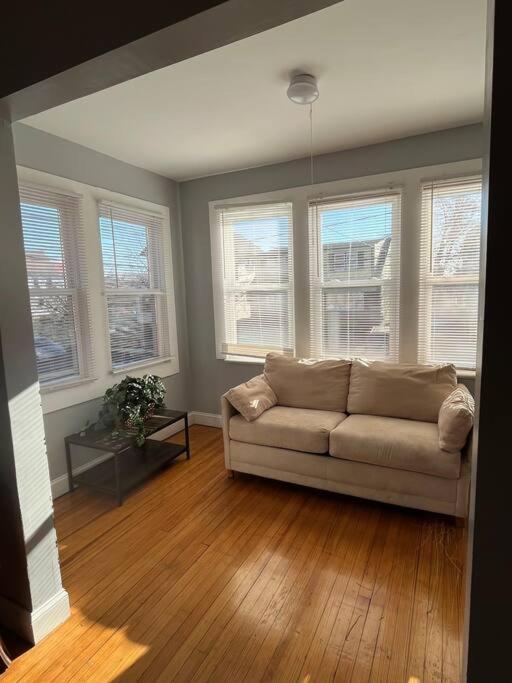 Three Bed One Bath Apt 25 Mins To Nyc Belleville 외부 사진