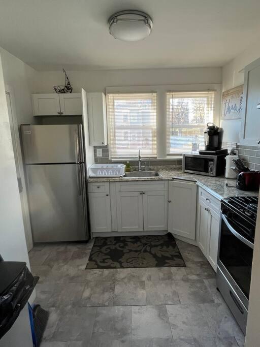 Three Bed One Bath Apt 25 Mins To Nyc Belleville 외부 사진