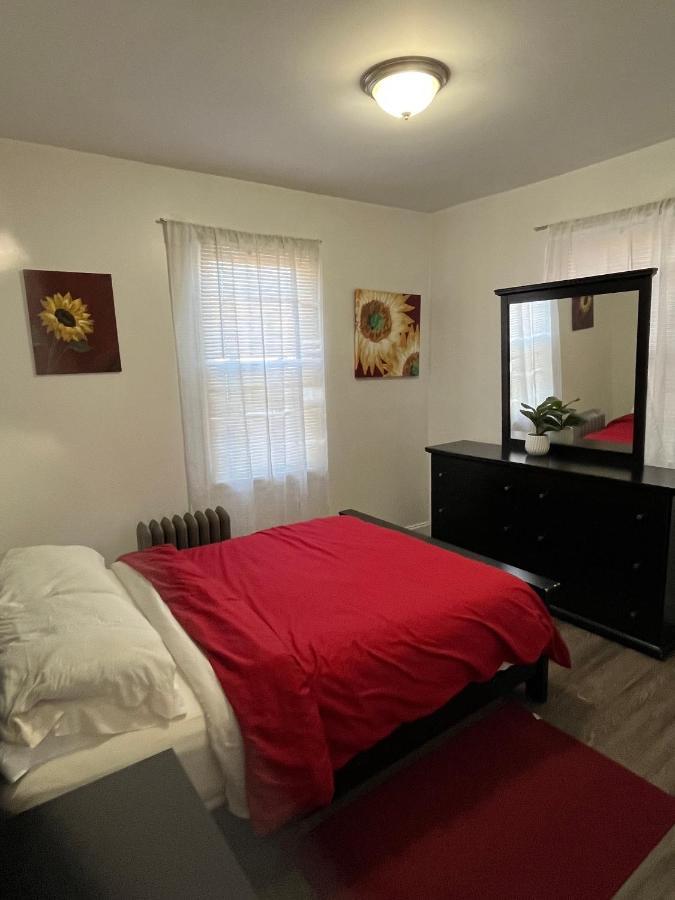 Three Bed One Bath Apt 25 Mins To Nyc Belleville 외부 사진