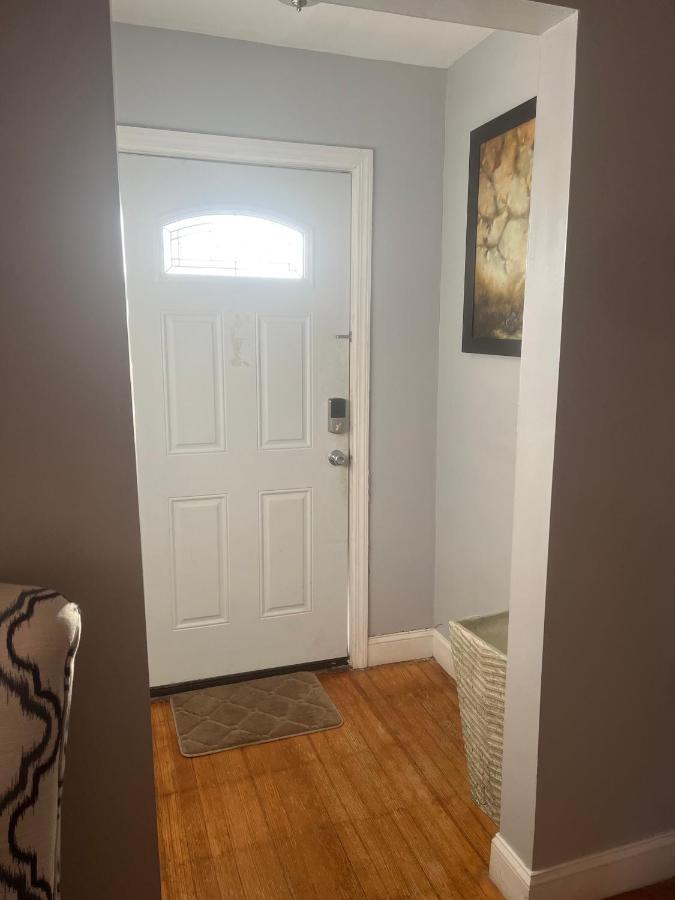 Three Bed One Bath Apt 25 Mins To Nyc Belleville 외부 사진