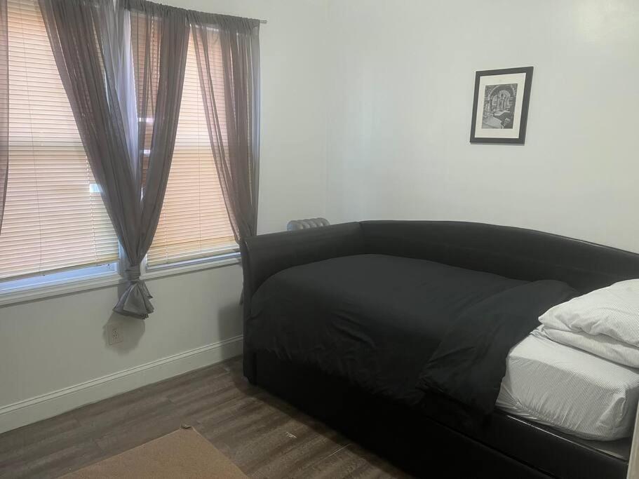 Three Bed One Bath Apt 25 Mins To Nyc Belleville 외부 사진