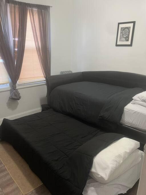 Three Bed One Bath Apt 25 Mins To Nyc Belleville 외부 사진